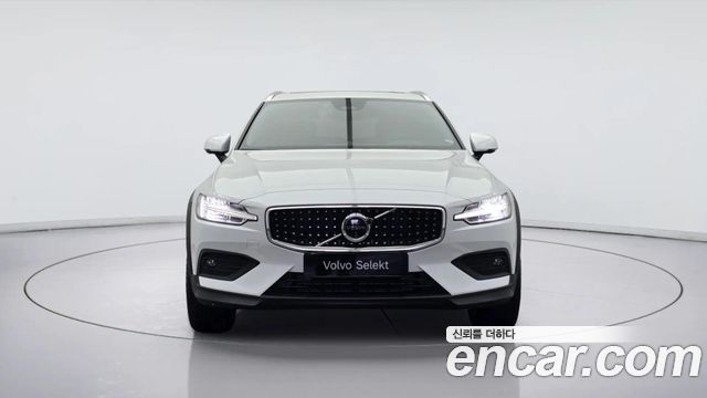 Volvo V60 B5 Ultra AWD — пробег 4 175 км — фото 3 из 5