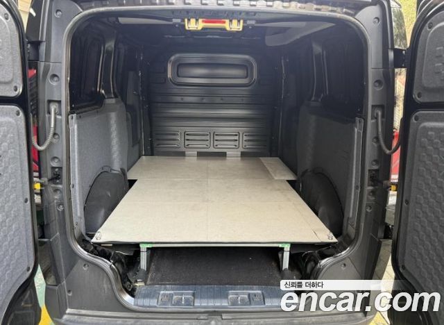 Kia PV5 Cargo Long Long Range Basic — пробег 31 106 км — фото 5 из 5