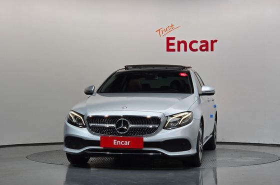 Mercedes-Benz E-Class E300 4MATIC Avnatgarde — пробег 72 613 км — фото 3 из 5