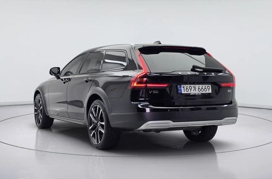 Volvo V90 B5 Ultimate AWD — пробег 4 038 км — фото 4 из 5