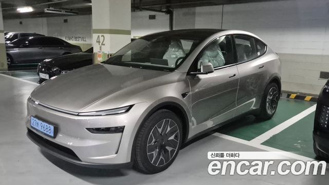 Tesla Model Y L Long Range AWD — пробег 25 км — фото 1 из 5