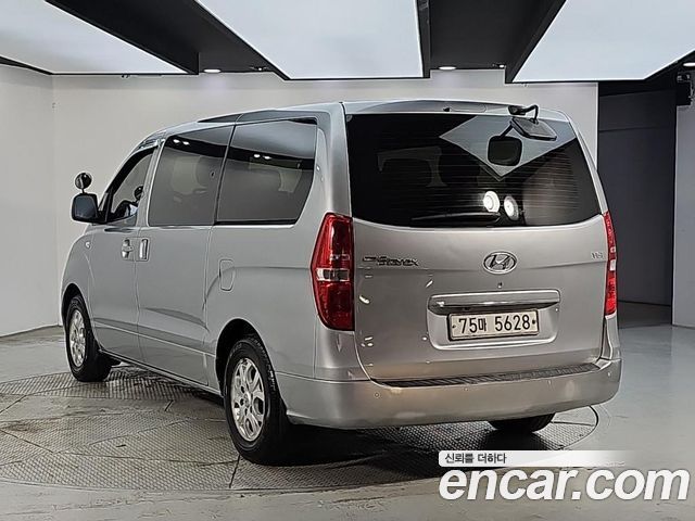 Hyundai Starex 12-Seater Wagon CVX Deluxe — пробег 179 993 км — фото 3 из 5