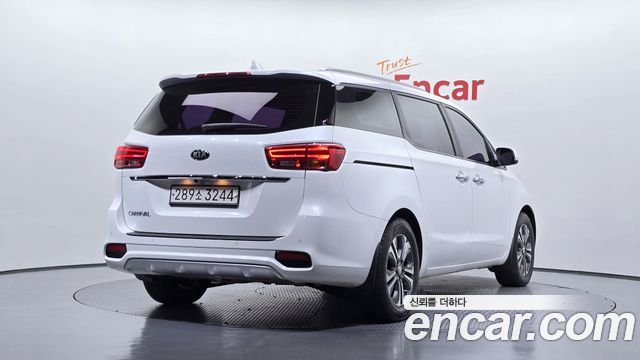 Kia Carnival из Кореи Encar