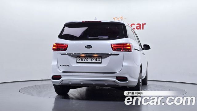 Kia Carnival из Кореи Encar