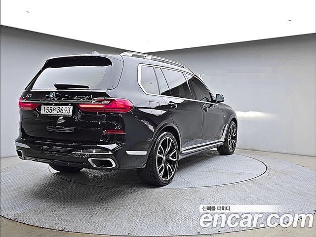 BMW X7 xDrive 40i M Sport 7STR — пробег 26 867 км — фото 2 из 5