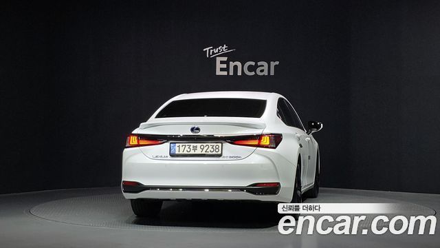 Lexus ES F-Sport — пробег 37 172 км — фото 4 из 5