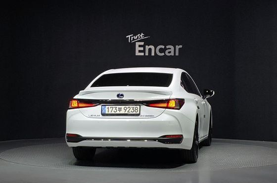 Lexus ES F-Sport — пробег 37 172 км — фото 4 из 5