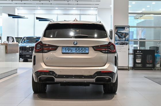 BMW iX3 M Sports — пробег 19 909 км — фото 4 из 5