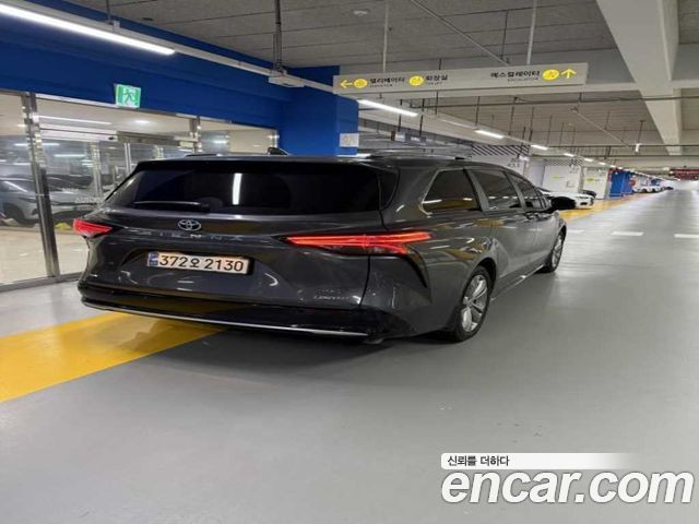Toyota Sienna 2.5 Hybrid 2WD — пробег 9 843 км — фото 4 из 5