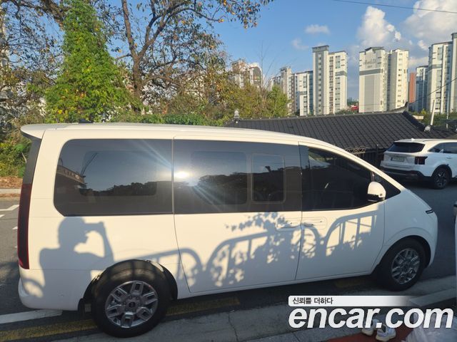 Hyundai Staria HEV 1.6 Cargo 5-Seater Modern — пробег 898 км — фото 2 из 5
