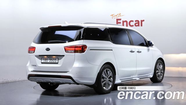 Kia Carnival 9-seater Noblesse — пробег 83 947 км — фото 2 из 5