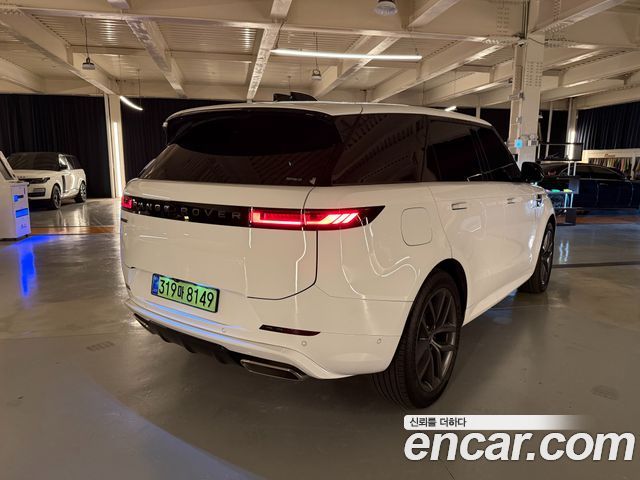 Land Rover Range Rover Sport P550E Dynamic HSE — пробег 15 000 км — фото 4 из 5
