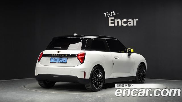 Mini Cooper SE Favoured — пробег 20 867 км — фото 2 из 5