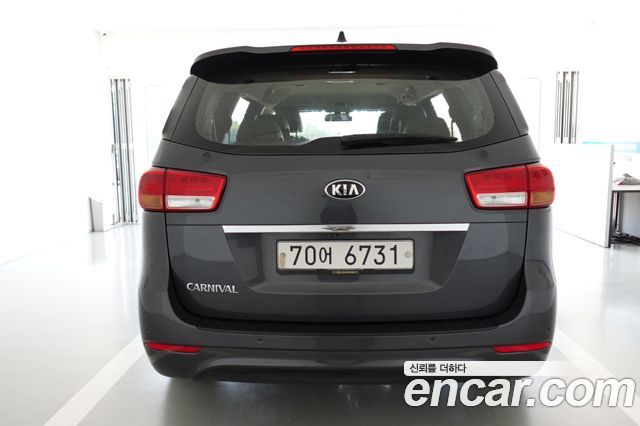 Kia Carnival 11-seater Prestige — пробег 62 576 км — фото 2 из 5