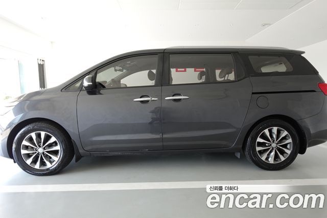 Kia Carnival 11-seater Prestige — пробег 62 576 км — фото 3 из 5