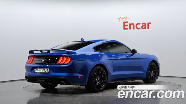 Ford Mustang Coupe — пробег 43 869 км — фото 2 из 5