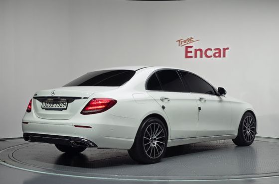 Mercedes-Benz E-Class E300 Avantgarde — пробег 96 799 км — фото 2 из 5
