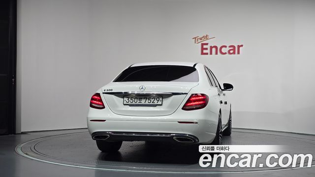 Mercedes-Benz E-Class E300 Avantgarde — пробег 96 799 км — фото 4 из 5
