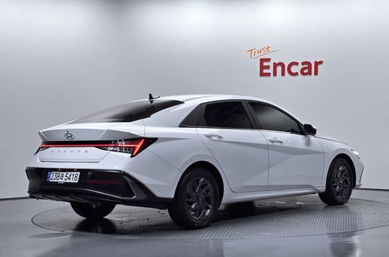 Hyundai AVANTE 1.6 Inspiration — пробег 7 982 км — фото 2 из 5