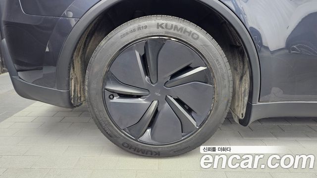 Tesla Model Y RWD — пробег 57 446 км — фото 5 из 5