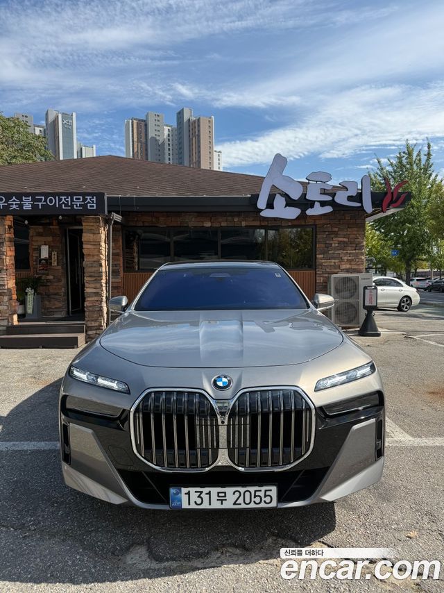 BMW 7-Series 740d xDrive M Sport — пробег 4 500 км — фото 1 из 5