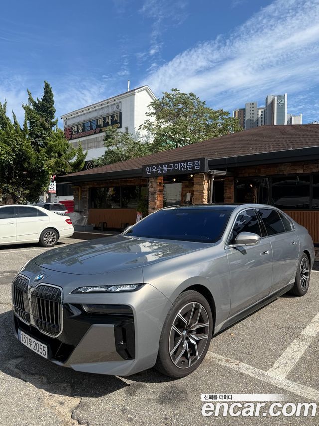 BMW 7-Series 740d xDrive M Sport — пробег 4 500 км — фото 3 из 5