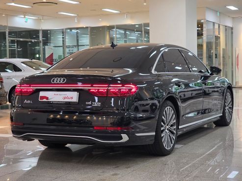 Audi A8 55 TFSI Quattro Premium LWB — пробег 44 700 км — фото 2 из 5