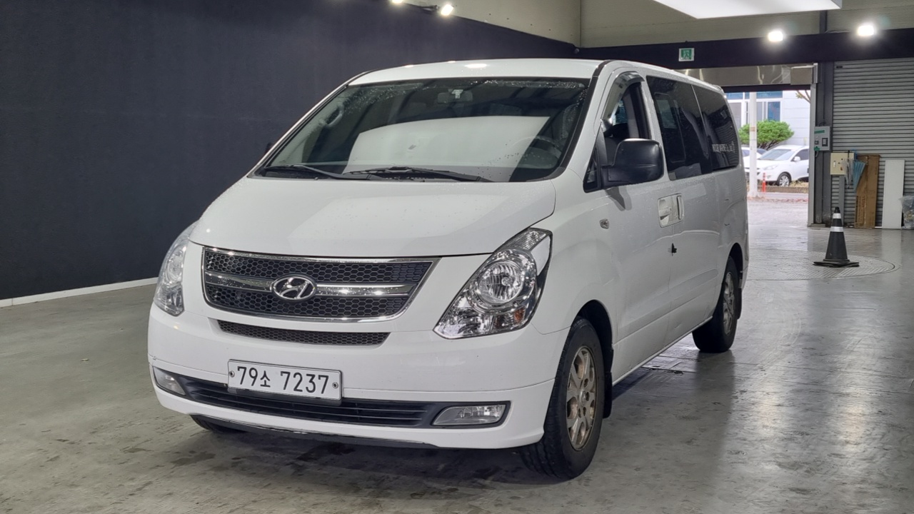 Hyundai Starex 12-Seater Wagon CVX Luxury — пробег 255 616 км — фото 1 из 5