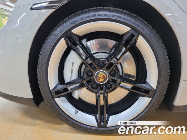 Porsche Taycan GTS — пробег 8 700 км — фото 5 из 5