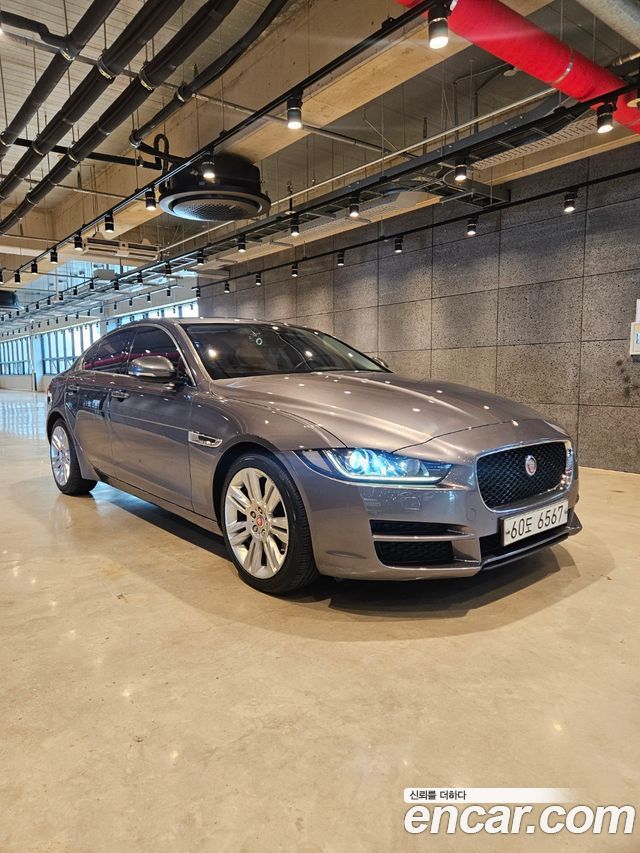 Jaguar XE 20d Prestige — пробег 120 000 км — фото 2 из 5