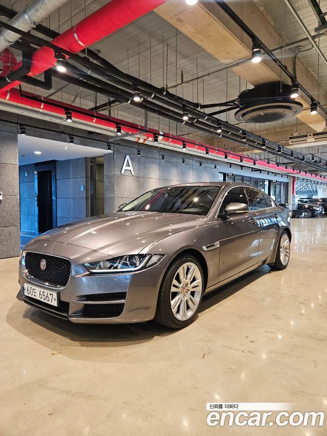 Jaguar XE 20d Prestige — пробег 120 000 км — фото 3 из 5