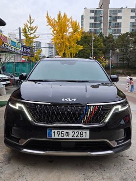Kia Carnival Gasoline 7-Seater Signature — пробег 15 000 км — фото 1 из 5