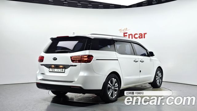 Kia Carnival 11-Seater Prestige — пробег 118 320 км — фото 2 из 5