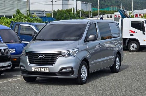 Hyundai Starex Van 5-Seater Smart — пробег 105 660 км — фото 1 из 5