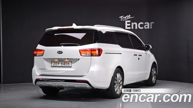 Kia Carnival 9-seater Noblesse — пробег 141 507 км — фото 2 из 5
