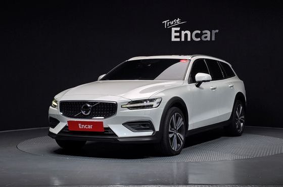 Volvo V60 T5 Pro AWD — пробег 70 447 км — фото 1 из 5