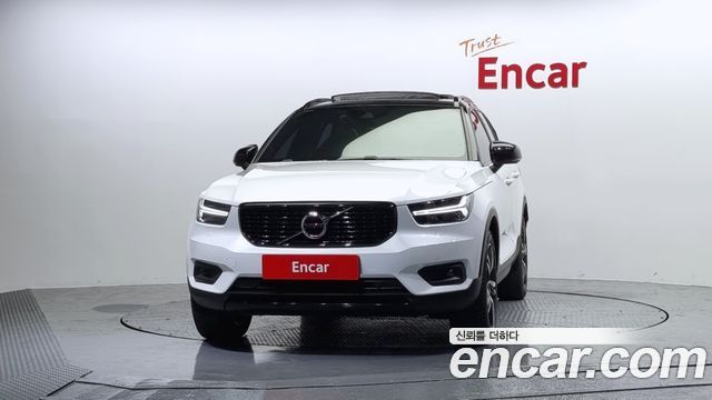 Volvo XC40 B4 R-Design — пробег 126 093 км — фото 3 из 5
