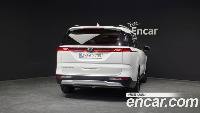Kia Carnival 9-Seater Signature — пробег 76 572 км — фото 4 из 5