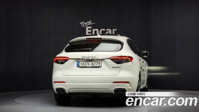 Maserati Levante из Кореи Encar