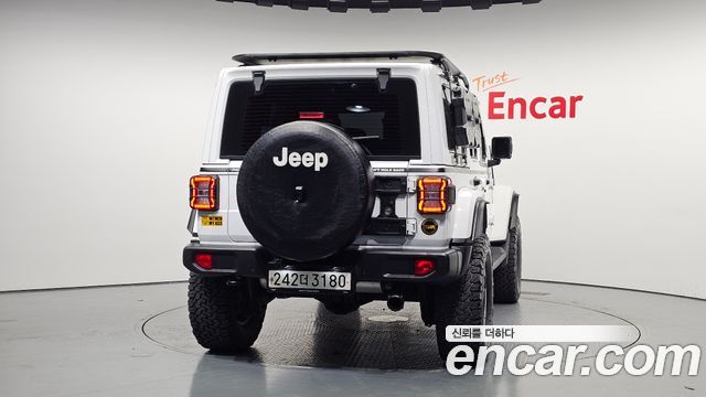 Jeep Wrangler 2.0 Overland 4Door 80th Edition — пробег 69 068 км — фото 4 из 5