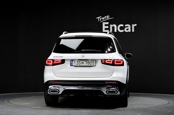 Mercedes-Benz GLB-Class GLB250 4MATIC — пробег 54 929 км — фото 4 из 5