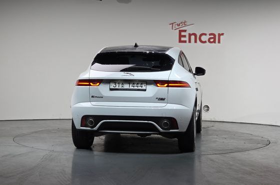 Jaguar E-PACE R250 R-Dynamic SE — пробег 32 889 км — фото 4 из 5