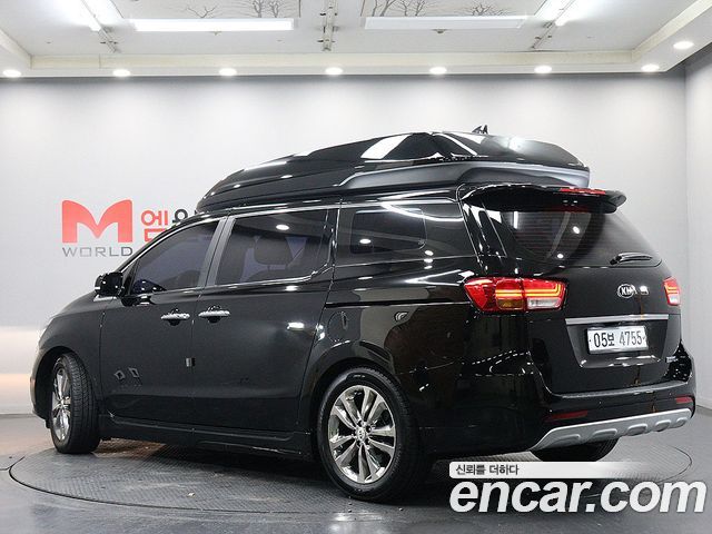 Kia Carnival 9-seater Hi-Limousine Noblesse — пробег 173 000 км — фото 3 из 5