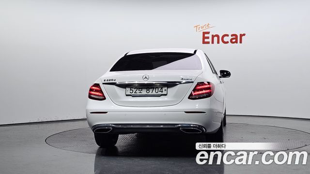Mercedes-Benz E-Class из Кореи Encar