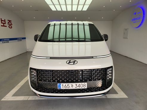 Hyundai Staria 4WD Lounge 9-Seater Inspiration — пробег 13 000 км — фото 3 из 5