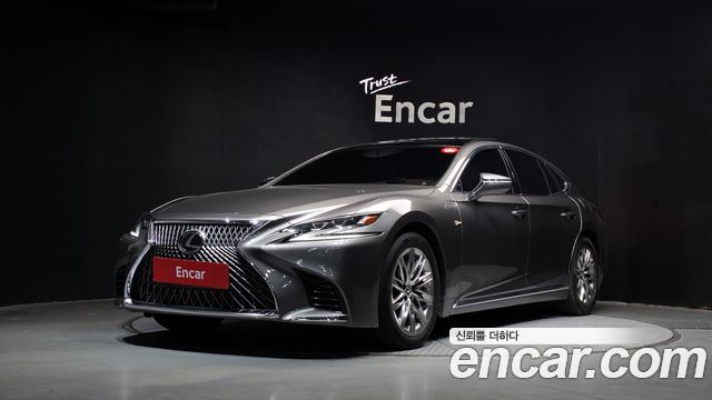Lexus LS 3.5 Luxury AWD — пробег 82 070 км — фото 1 из 5