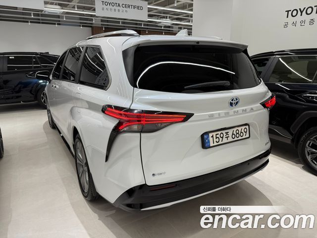 Toyota Sienna 2.5 Hybrid 2WD — пробег 2 671 км — фото 2 из 5