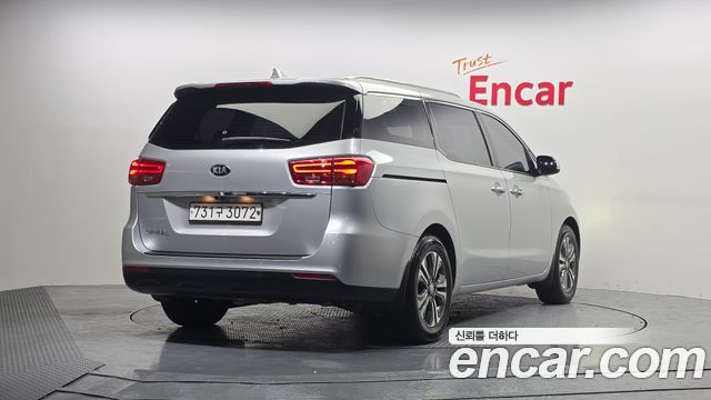 Kia Carnival Gasoline 11-Seater Prestige — пробег 50 023 км — фото 2 из 5