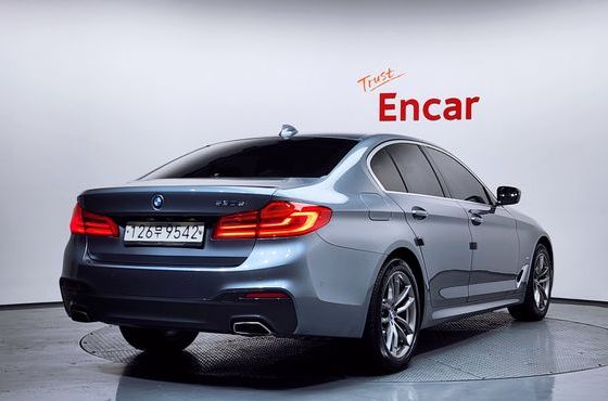 BMW 5-Series 530e M Sport — пробег 71 204 км — фото 2 из 5
