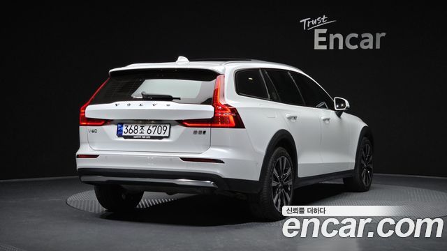 Volvo V60 B5 Ultimate AWD — пробег 16 217 км — фото 2 из 5